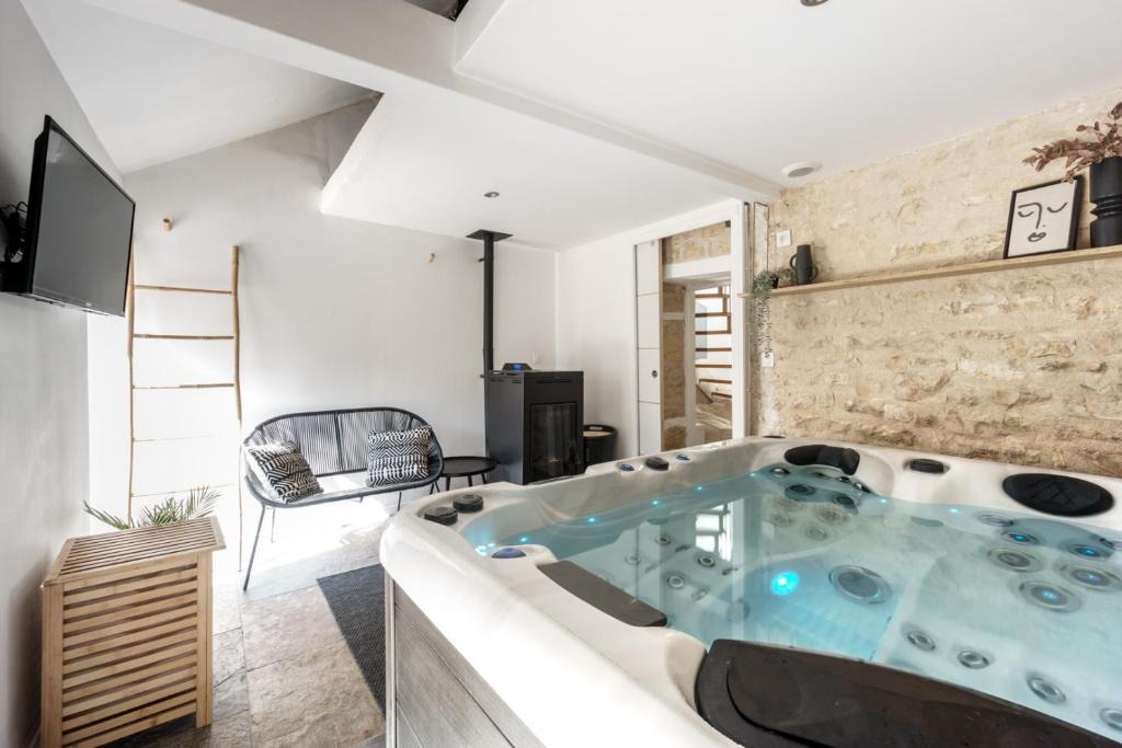 Chateauroux House | My Home Prestige/SPA Privatif