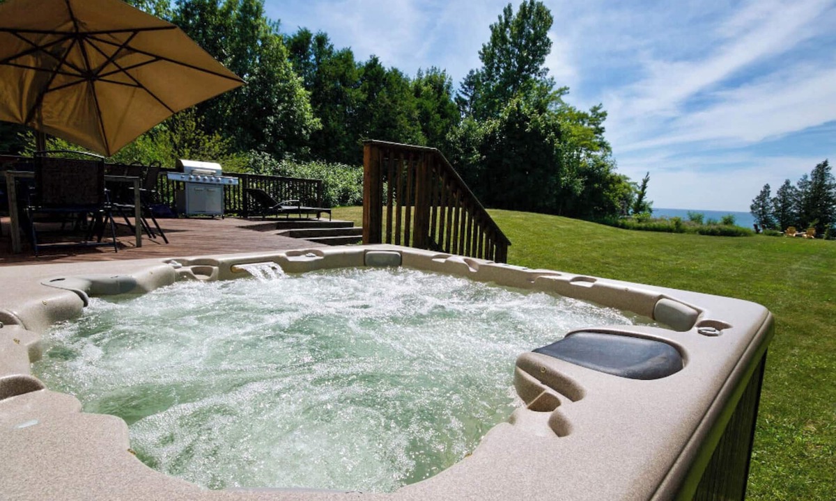 Ashfield-Colborne-Wawanosh Cottage | My Lake Paradise Lakefront Hottub