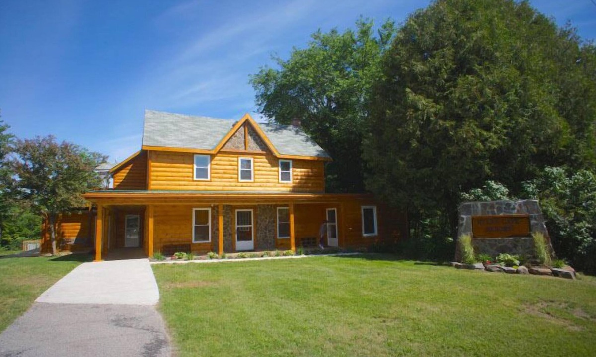 Bishop Corners Cottage | Myers Cave Resort