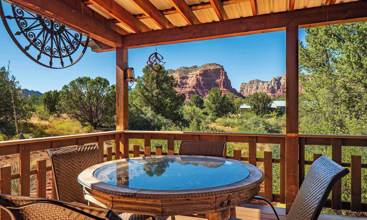 Oak Creek House | Myrinn–Explore and Relax|Spa Tub w/Red Rock Views