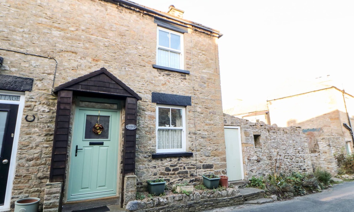 West Witton Cottage | MYRTLE COTTAGE, pet friendly, with open fire in West Witton