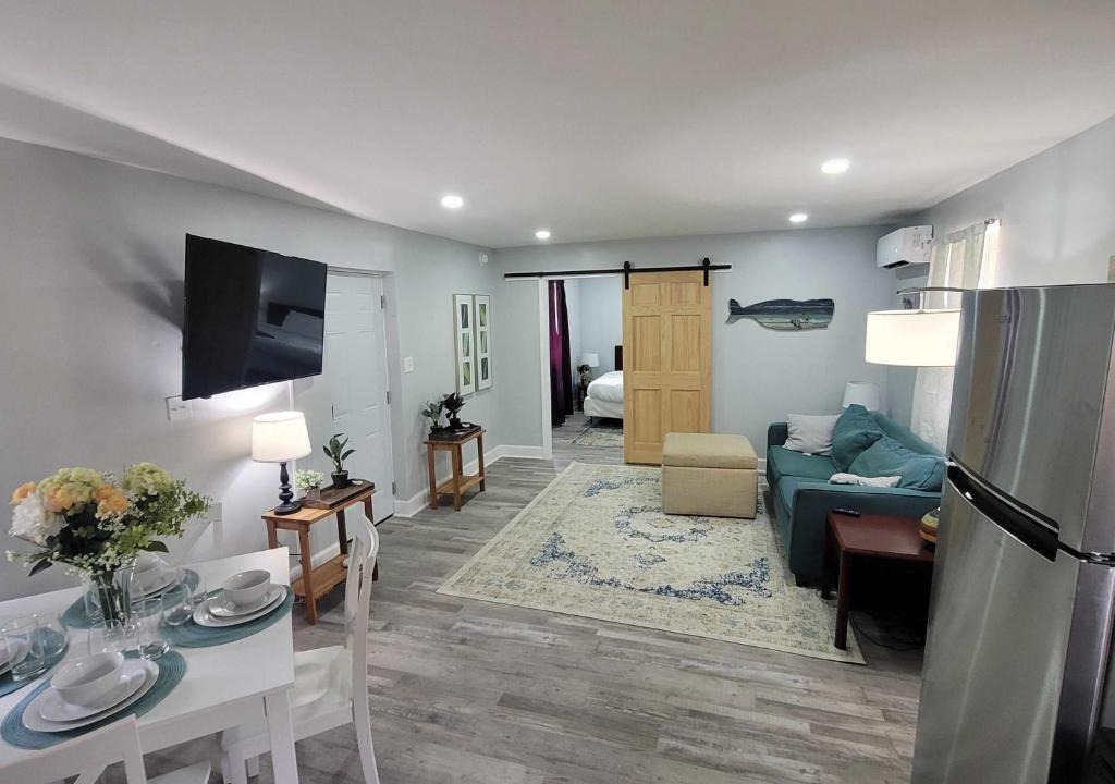 West Pensacola House | Myrtle Grove Cottage- Casita #2
