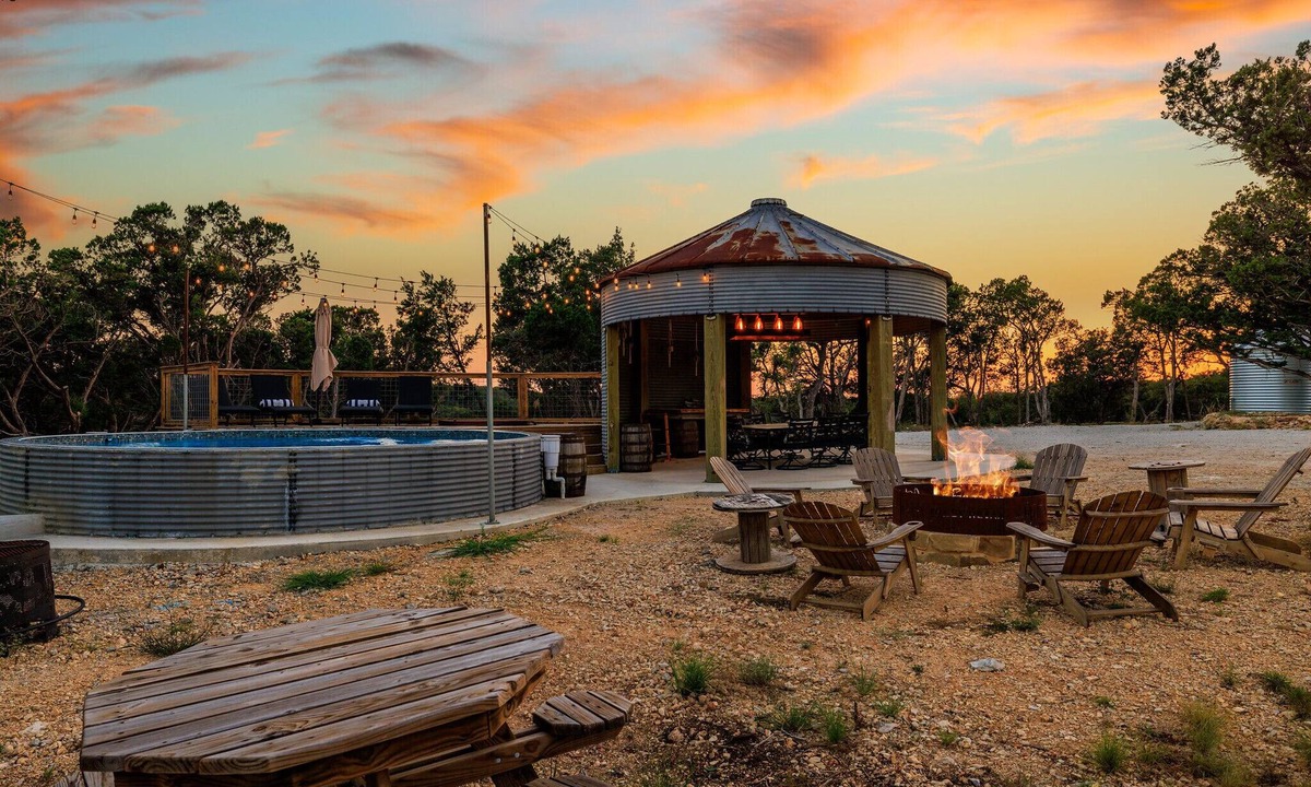 Canyon Lake House | Mystic Hills Ranch I Glamping, Views, Pool