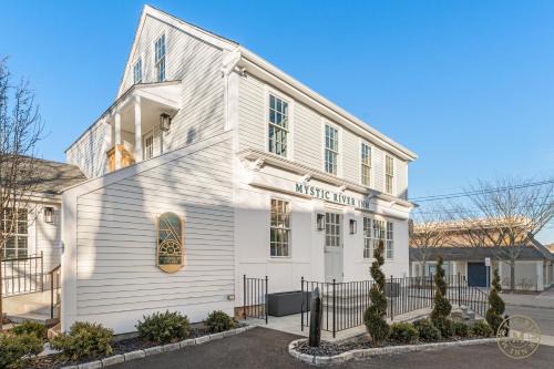 Mystic Hotel | Mystic River Inn