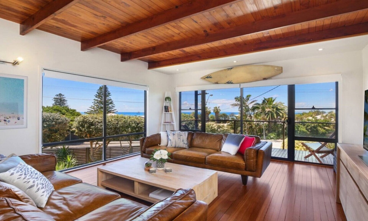 Wamberal House | MYSTIC WAVES | WIFI , Pet Friendly | Accom Holidays