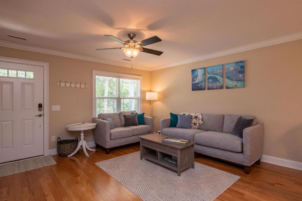 Long Beach House | Mystical Mermaid by Oak Island Accommodations