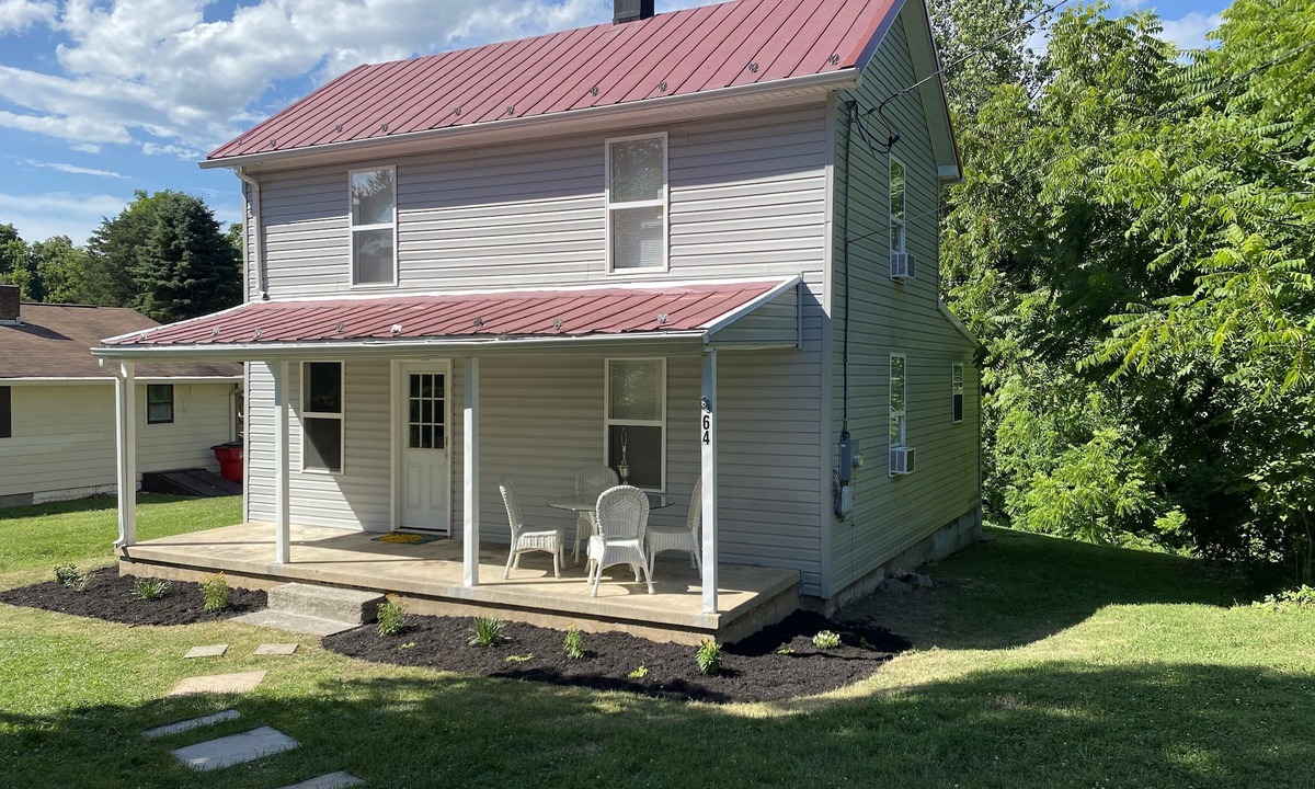 Millville House | n Farmhouse Retreat Sleeps 6, Yard for Tents, Near River + C&O Canal