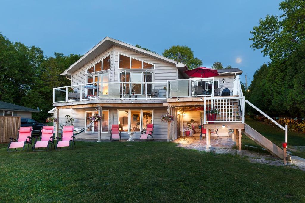 Wiarton House | N' This on the Bay -Vacation Suite
