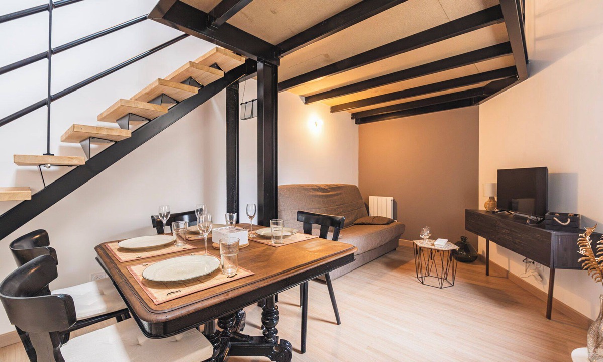 Coutures Apartment | N1 industrial loft in Reims