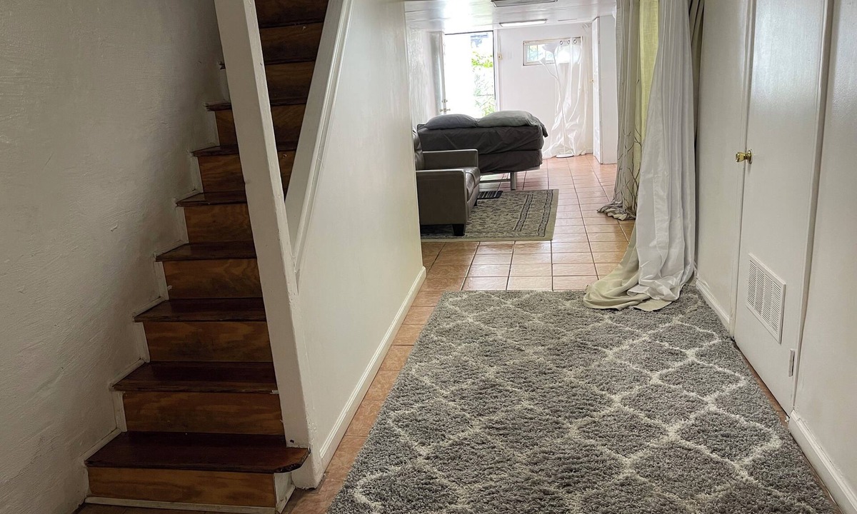 Olney-Oak Lane House | N2 north philadelphia , quiet one room