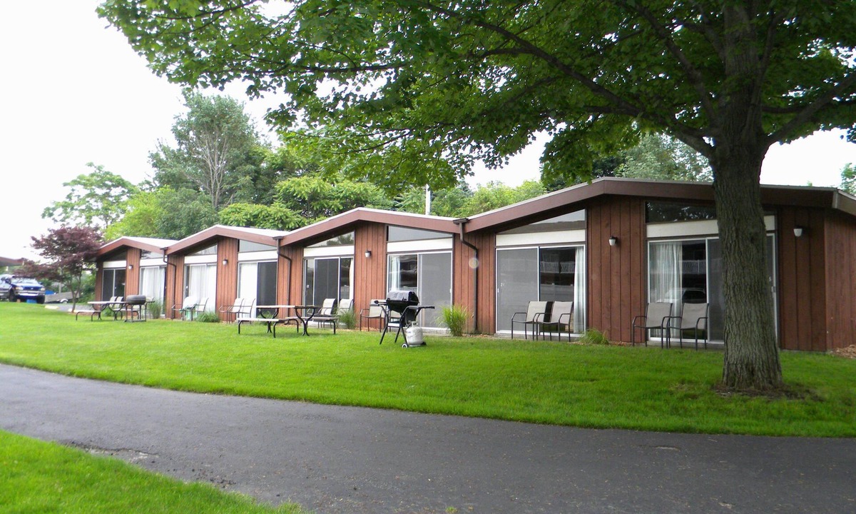Ludington Hotel | Nader's Motel & Suites