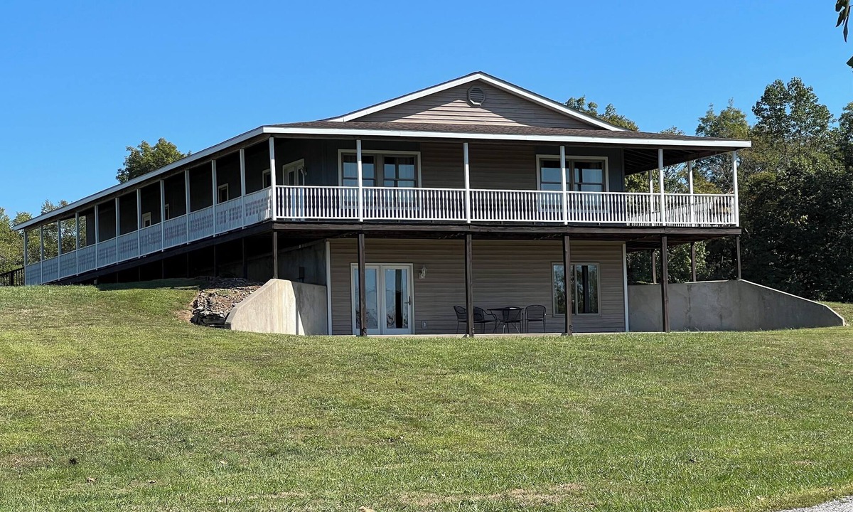 Jonesboro House | Nanny's Place-Cozy Entire Home Getaway B&B by Shawnee Hills Wine Trail and Parks