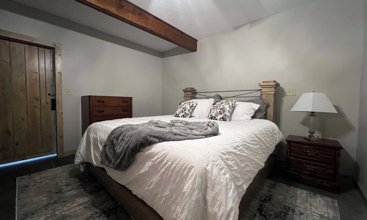 Jonesboro Bed & Breakfast | Nanny's Place- Cozy Rustic Getaway B&B by Shawnee Hills Wine Trail and Parks