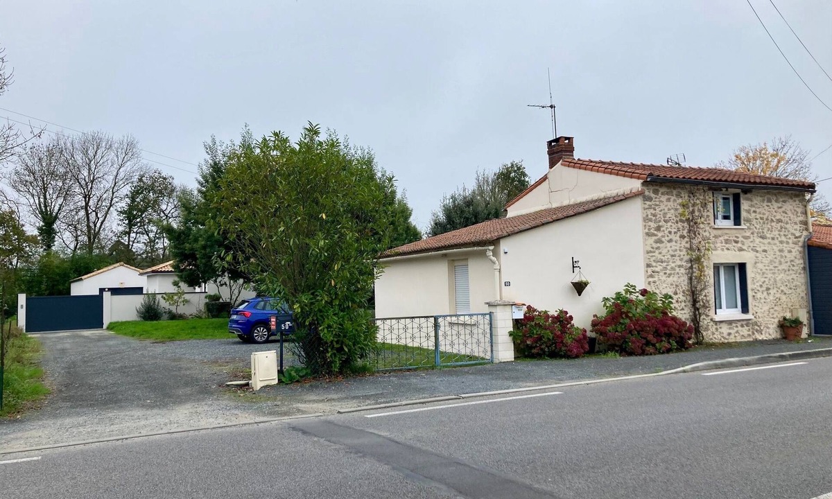 Pont-Saint-Martin House | Nantes, a house in the country