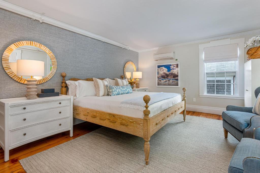 Nantucket Town Hotel | Nantucket Periwinkle