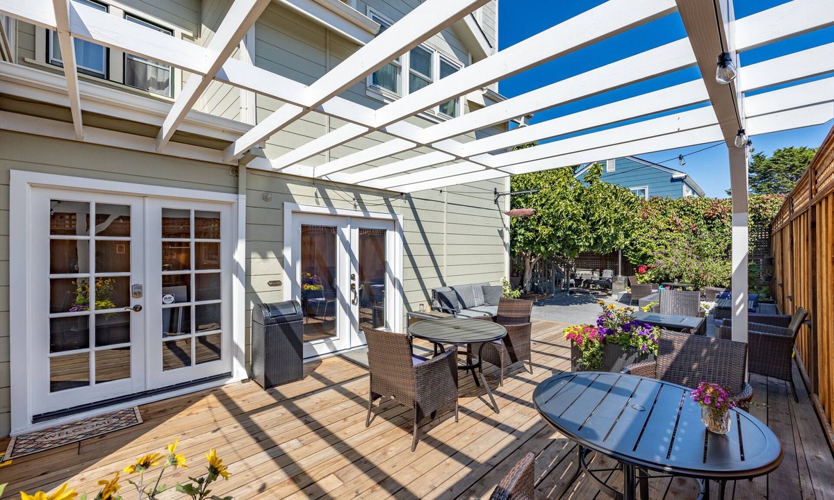 Half Moon Bay Bed & Breakfast | Nantucket Whale Inn