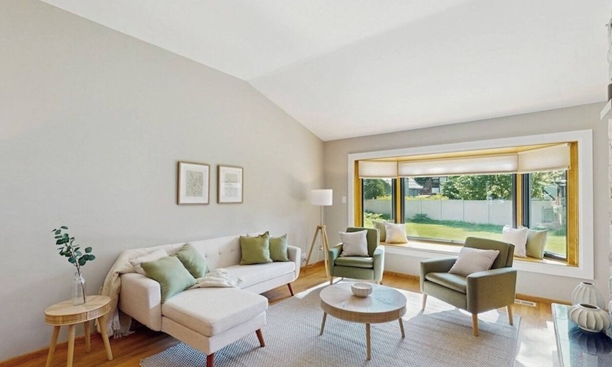 Naperville House | Naperville Spacious Nest - 3BDR/2.5 BTHR