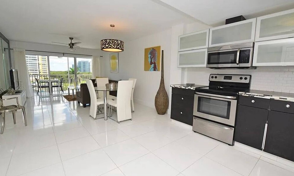 Vanderbilt Beach Condo | Naples Beachside Retreat
