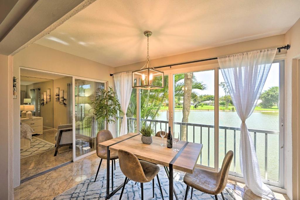 Central Naples House | Naples Condo w/Enclosed Balcony & Lake Views!