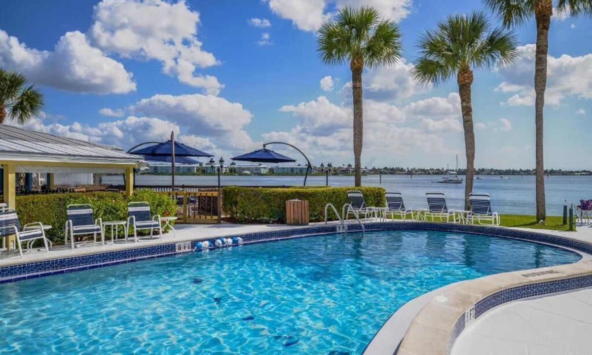 Old Naples Villa | Naples | Family Marina Base | Pool + Bay | 2BR Condo