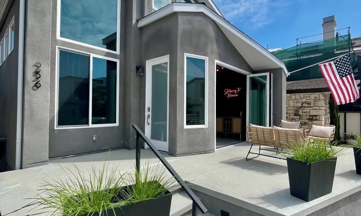 Naples House | Naples Island rooftop deck/bbq AC & 2 car garage