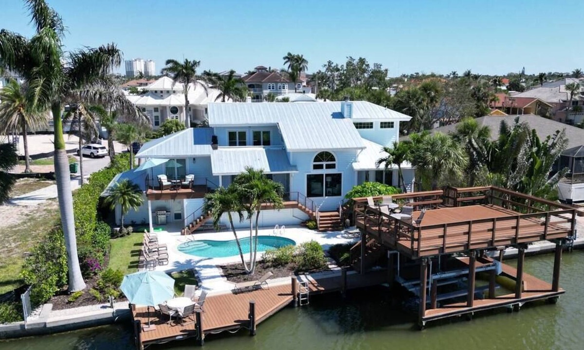 Connors House | Naples Luxury Waterfront Retreat