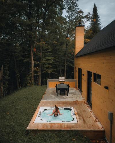 Lac Superieur Village Ski Chalet | Naro Cabin