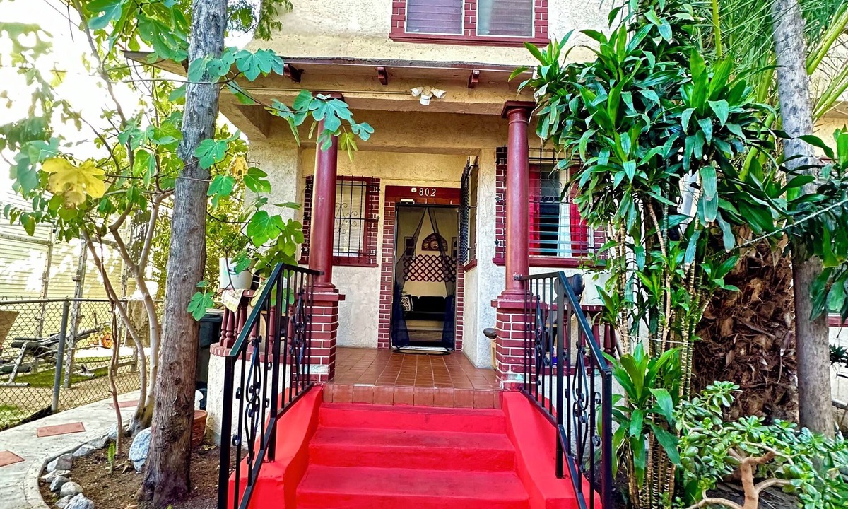Downtown Los Angeles House | Naryn Guest house