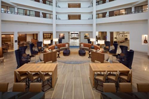 Merry Oaks Hotel | Nashville Airport Marriott
