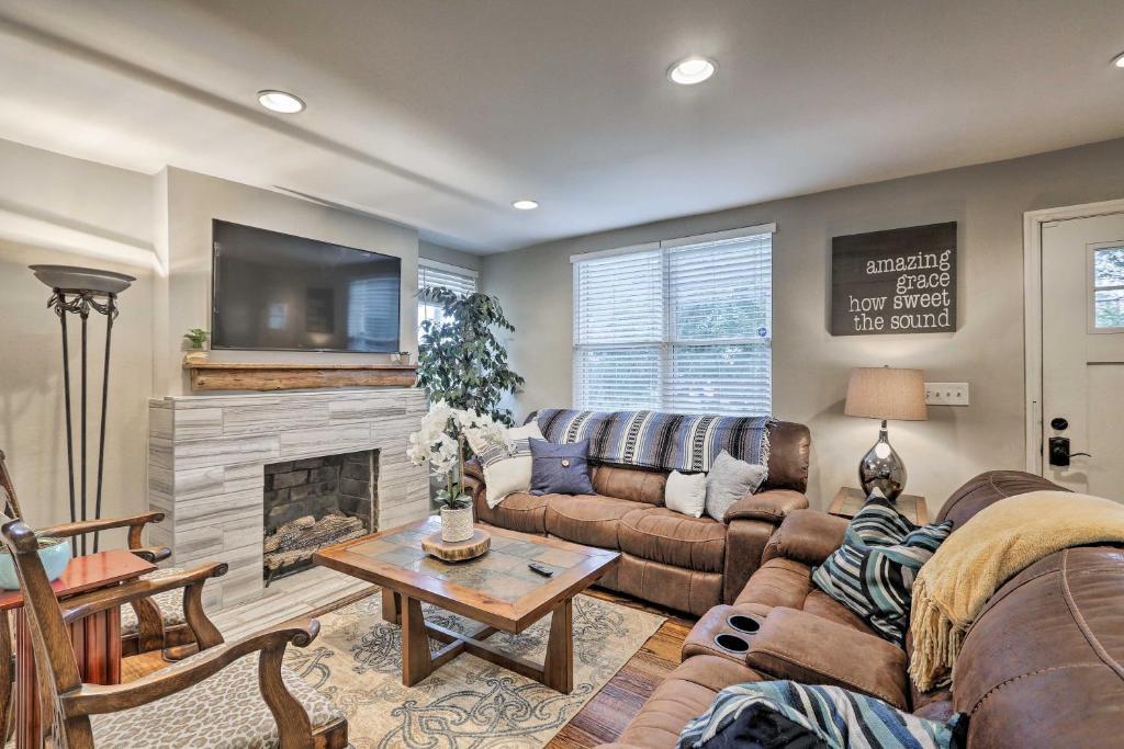 North Nashville House | Nashville Home w/Fire Pit & Yard, 3 Mi to Dwtn