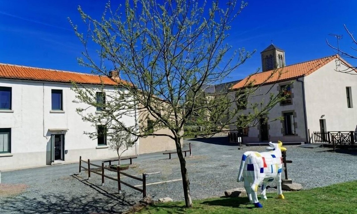 Saint-Malo-du-Bois Apartment | Nasturtium Studio (2 sleepls) 5 mn from Puy du Fou