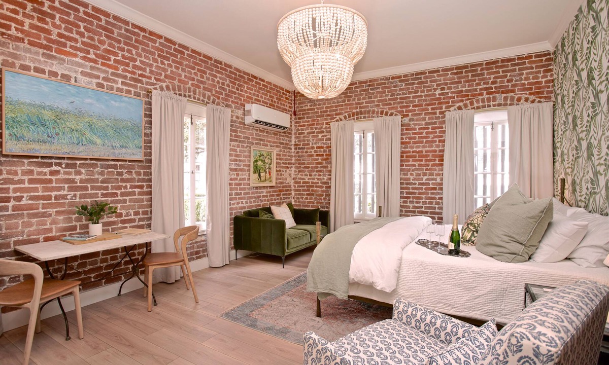 Natchez Apartment | Natchez Charm | 1/1 | Full Kitchen, King Bed, 2 Blocks from Mississippi River