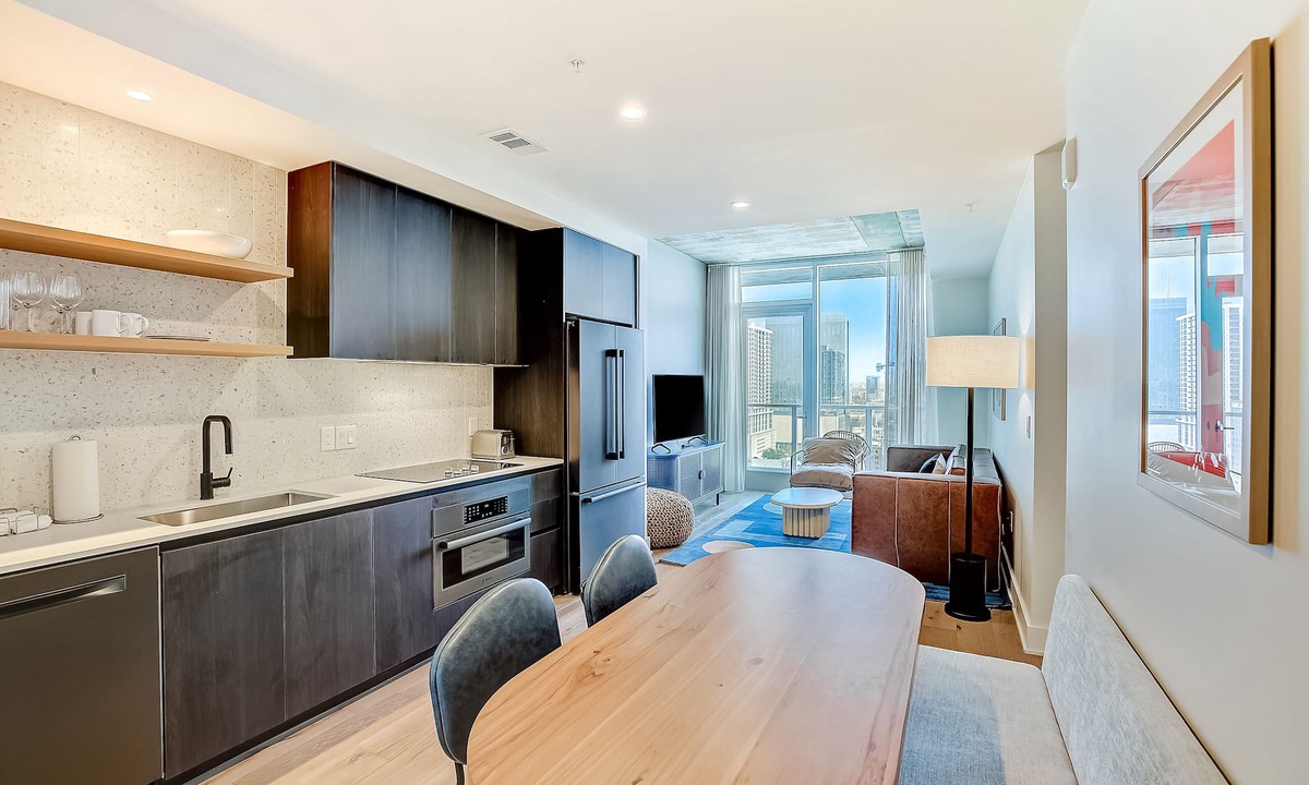 Rainey Street Historic District Condo | Natiivo Austin 23rd flr condo - skyline-view balcony - luxe rooftop pool & gym