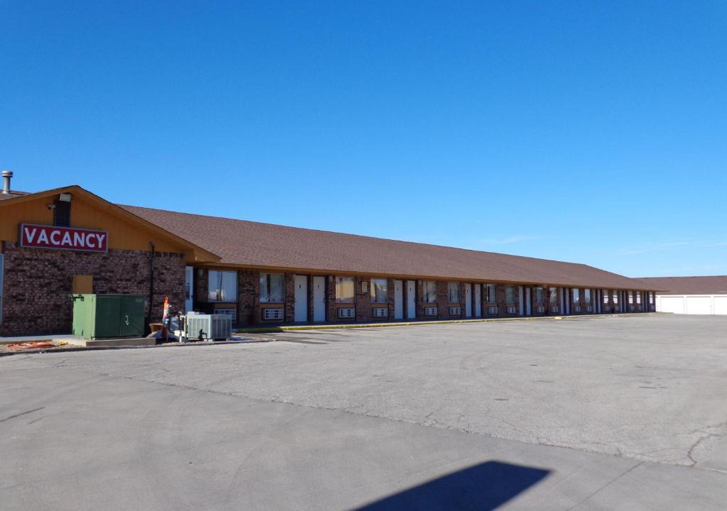 Garden City Hotel | National 9 Inn