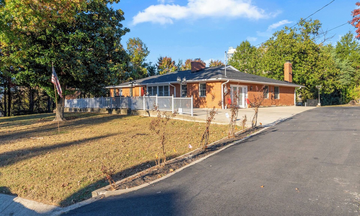 Oxon Hill House | National Harbor Guesthouse