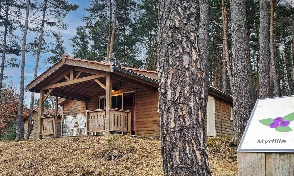 Usson-en-Forez Cottage | Natural chalet, pets welcome - 4 guests