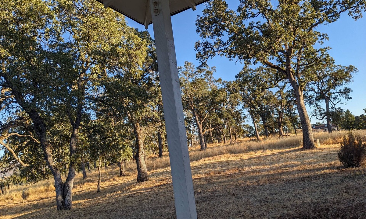 Valley Springs House | Natural clay tennis court 80 acres near Hogan lake.