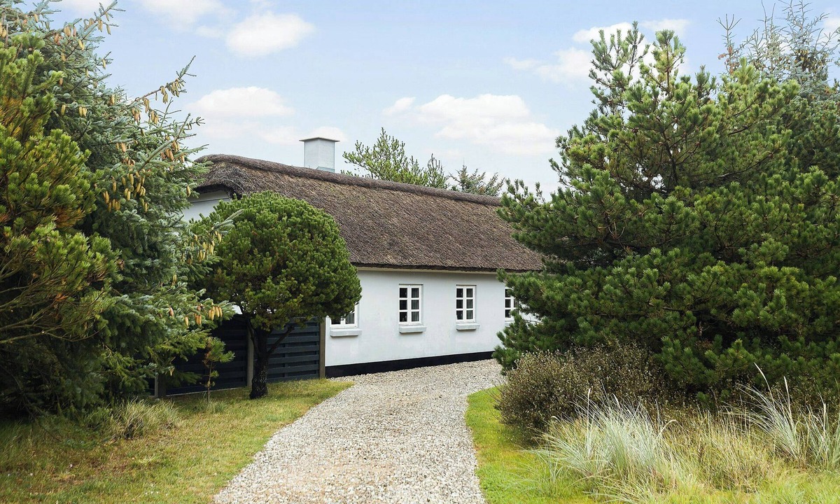 Vorupør House | Natural gem between heath and dunes