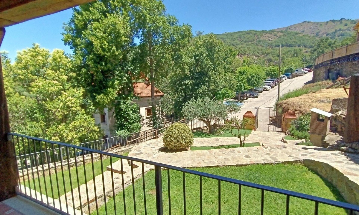 Casas del Monte House | Natural getaway in a cottage with garden and terrace