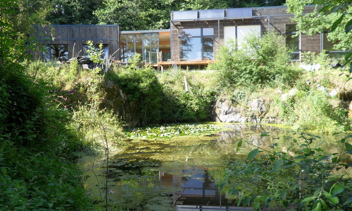 Pouzauges House | Natural house in an atypical site