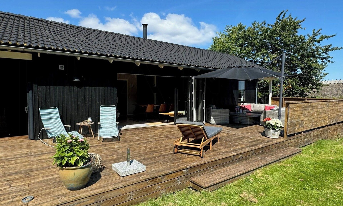 Holbaek House | Nature and calm in modern home on Tuse Næs