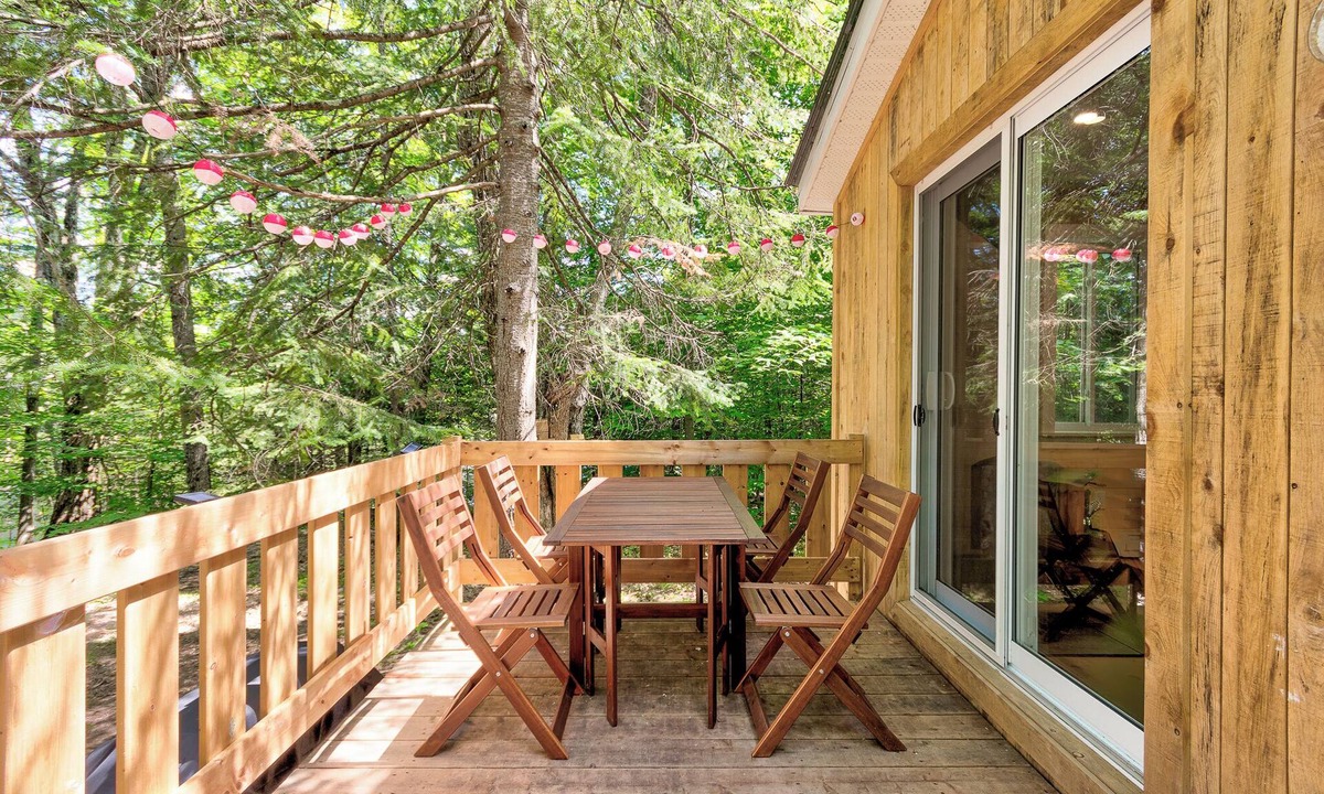 Saint-Calixte Ski Chalet | Nature and relaxation stay with fireplace - small dogs accepted