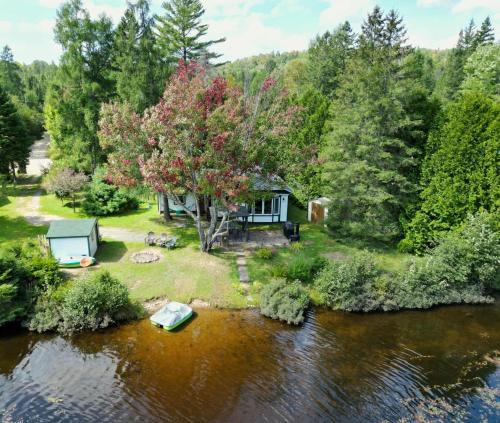 Saint-Alphonse-Rodriguez Ski Chalet | Nature & Comfort by the Water - Chalet O Hara