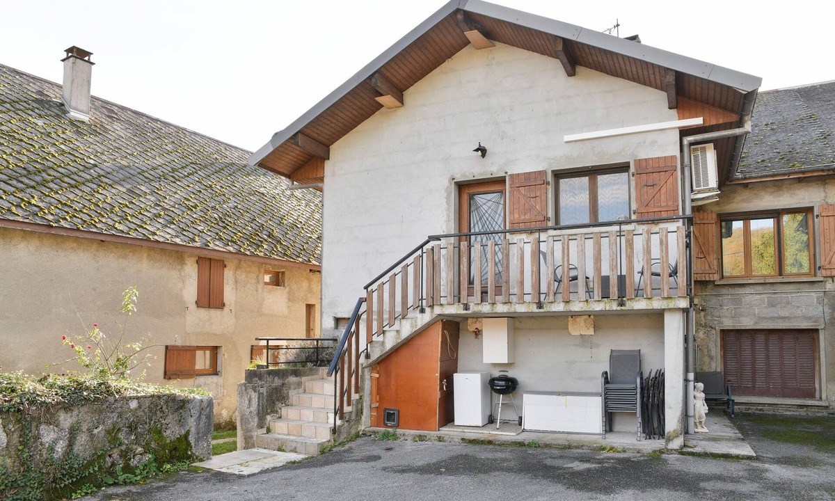 Saint-Germain-la-Chambotte House | Nature & Calm Between Two Lakes