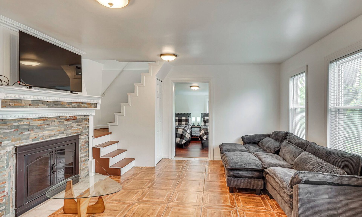 Lincoln Park House | Nature & City Access! Family Home in North Jersey