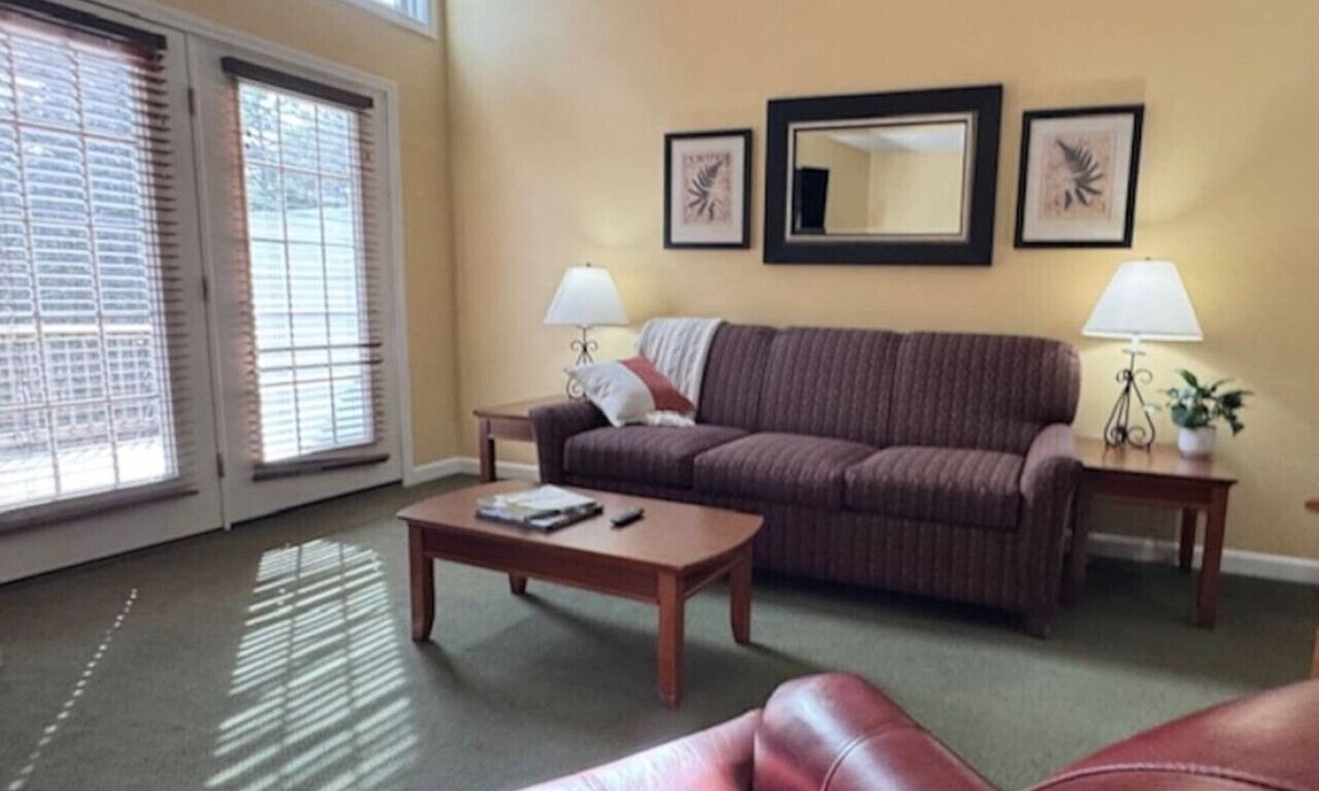 Francestown House | Nature & Comfort | Hot Tub, Trails & More