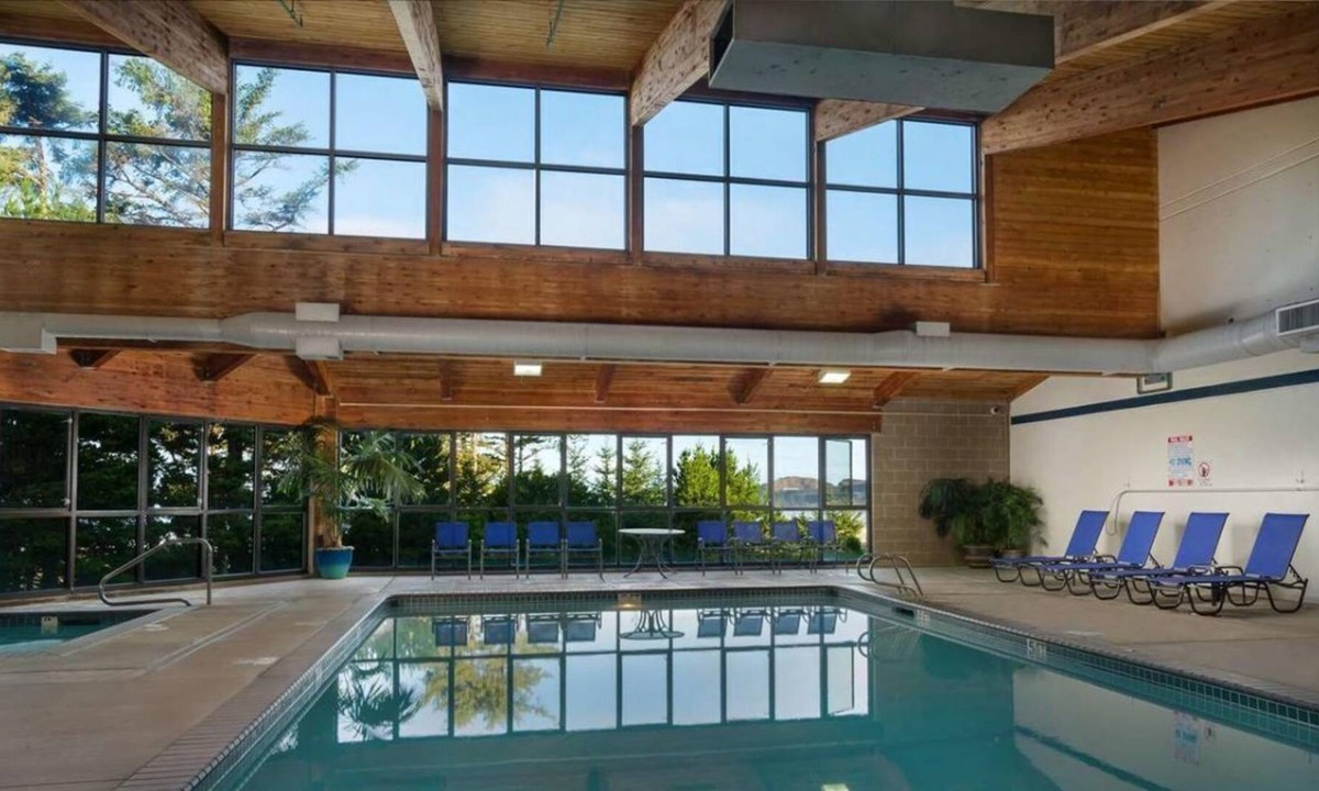Newport House | Nature Escape! 2 Comfy Units, Pool, Parking