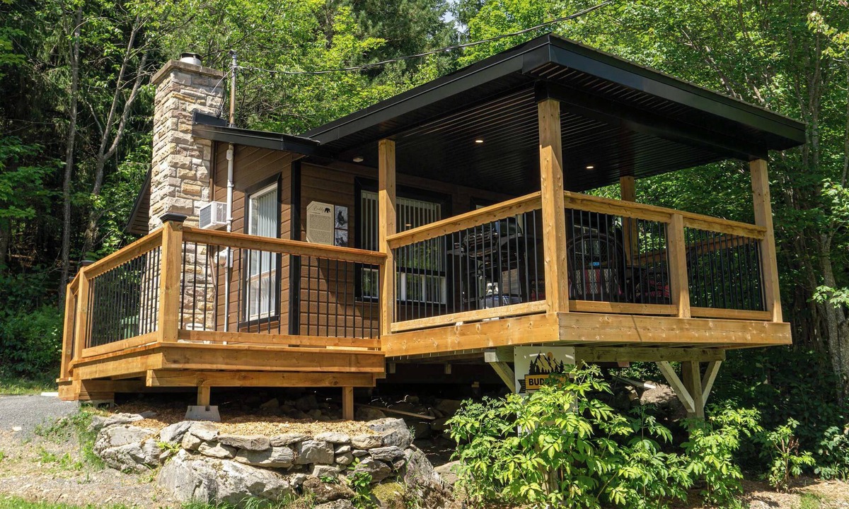 Frampton Ski Chalet | Nature Escape and Miller Zoo - Buddy Shack