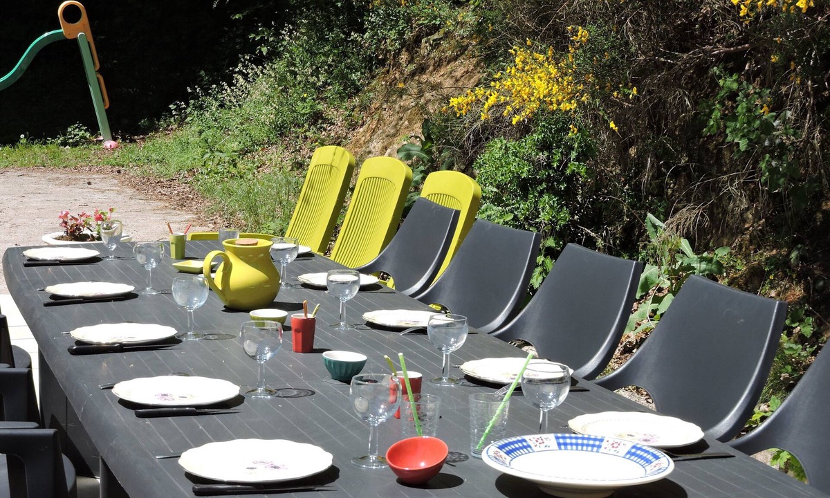 Martrin Cottage | Nature et Convivialité : Large gîte for up to 15 people in the Tarn.