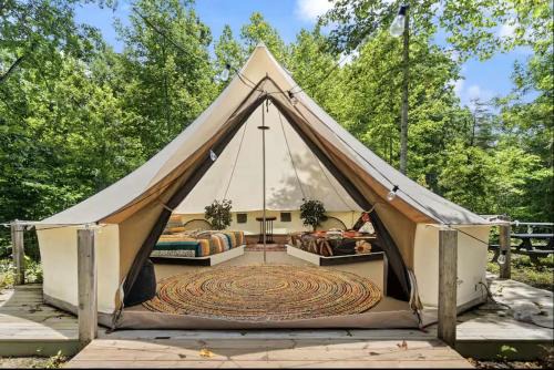 Stanton House | Nature-Forward Glamping Resort with Forest Paths and Meadow Hangouts in Stanton, Kentucky